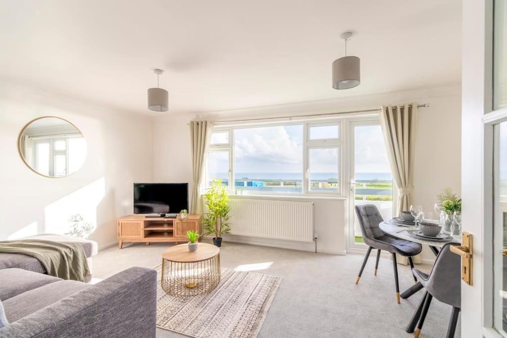 Trendy Sea View 2 Bedroom Sleeps 6 - Free Parking Борнмът Екстериор снимка