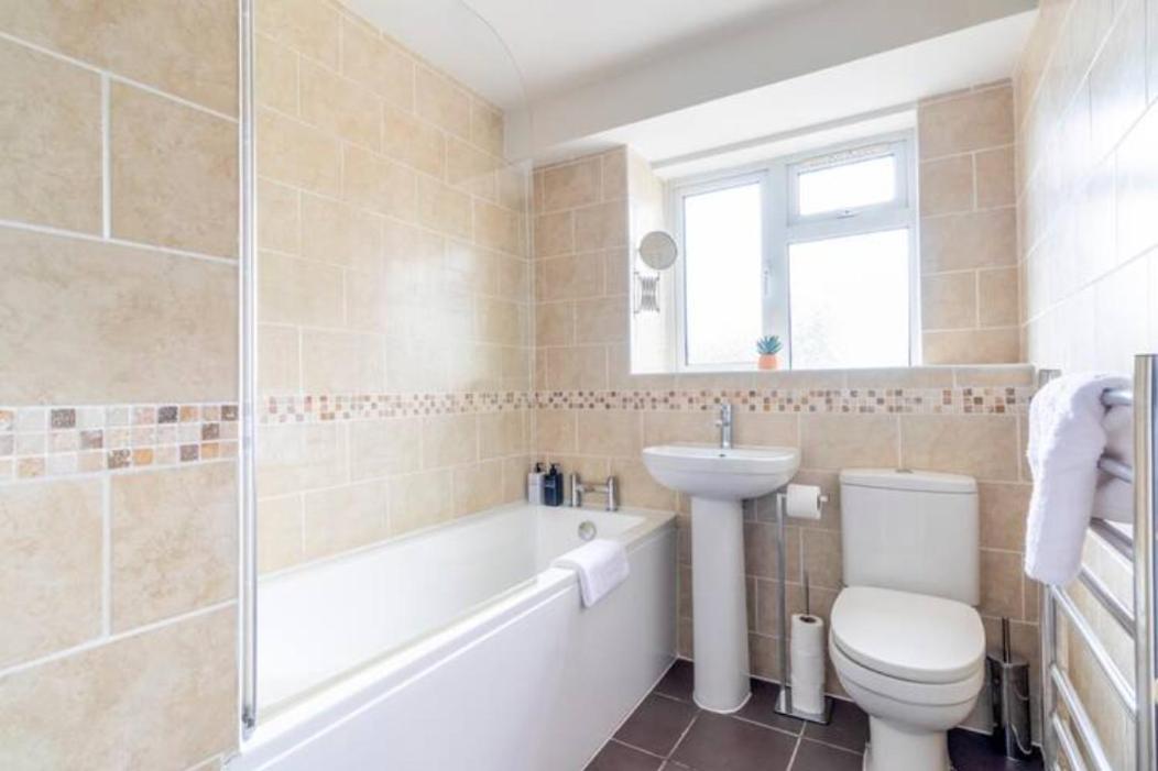 Trendy Sea View 2 Bedroom Sleeps 6 - Free Parking Борнмът Екстериор снимка