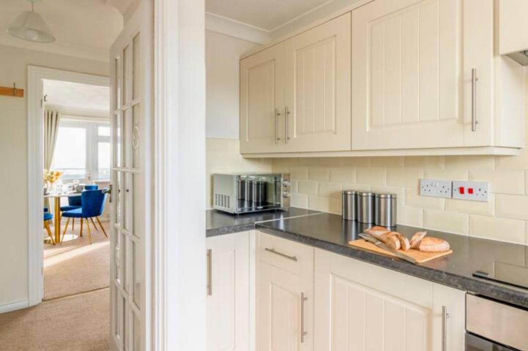Trendy Sea View 2 Bedroom Sleeps 6 - Free Parking Борнмът Екстериор снимка